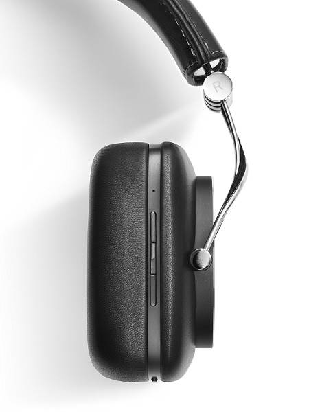 Bowers & Wilkins P7 Wireless Headphone Button View