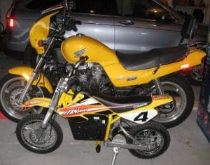 Razor-MX650-next-to-fullsize-motorbike RAZOR MX650 ROCKET ELECTRIC MOTOCROSS BIKE REVIEW