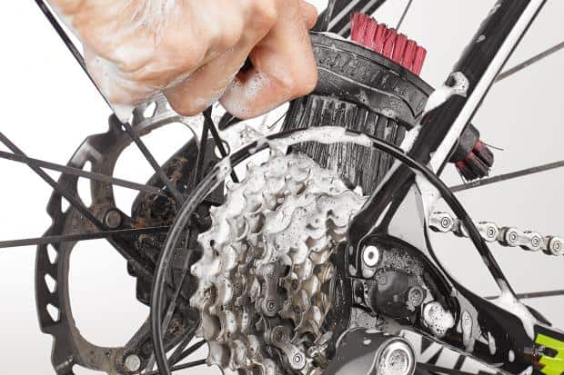 Scrubbing cassette on bike 