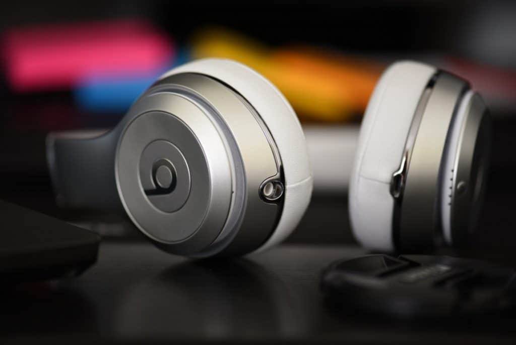 Stereo vs Regular headphones: What’s the difference?