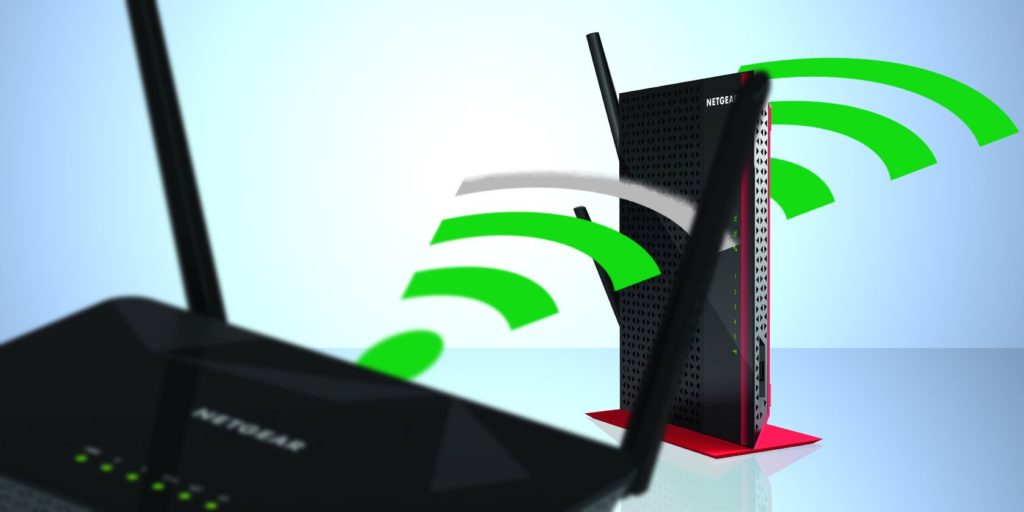 What's the Difference Between a WIFI Router & a WIFI Extender? Gear